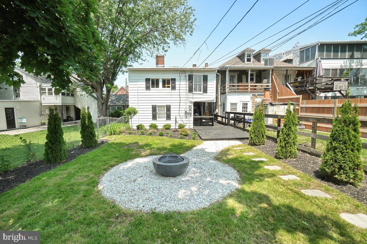 141 York St