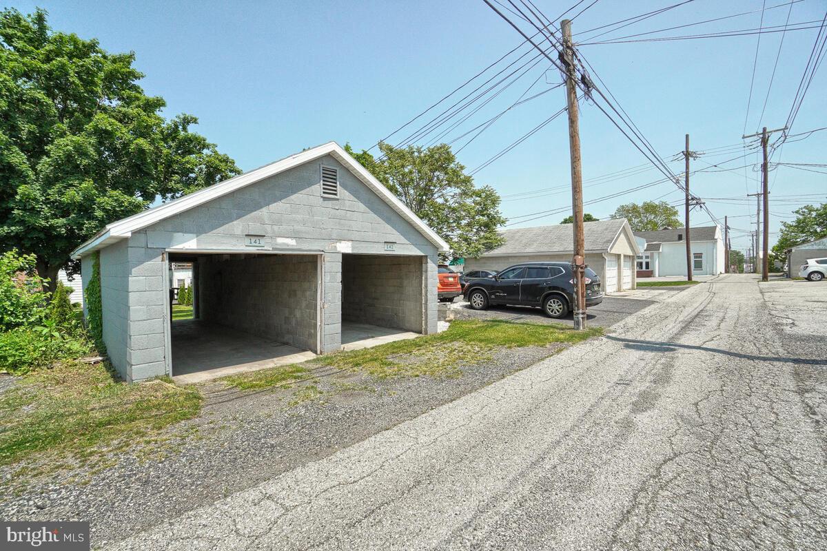 141 York St