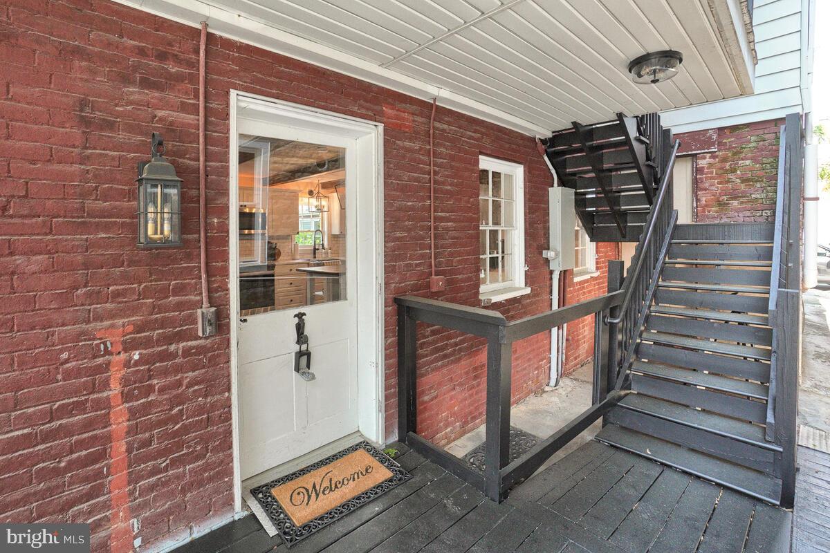 141 York St
