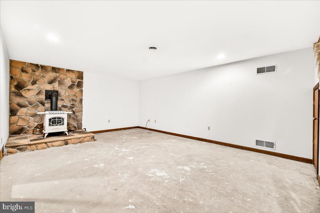 19 WHITE PINE DRIVE