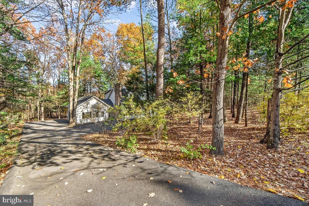 19 WHITE PINE DRIVE