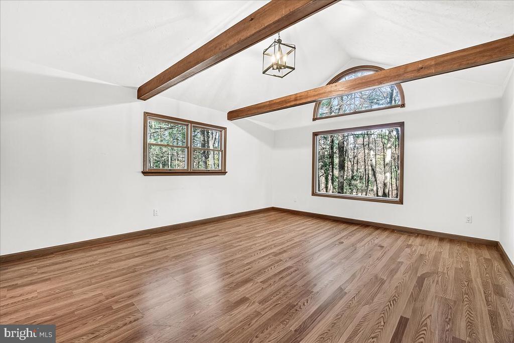 19 WHITE PINE DRIVE