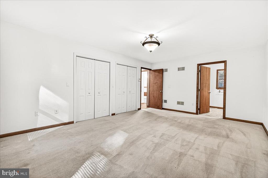 19 WHITE PINE DRIVE