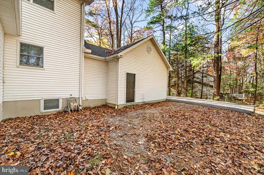 19 WHITE PINE DRIVE