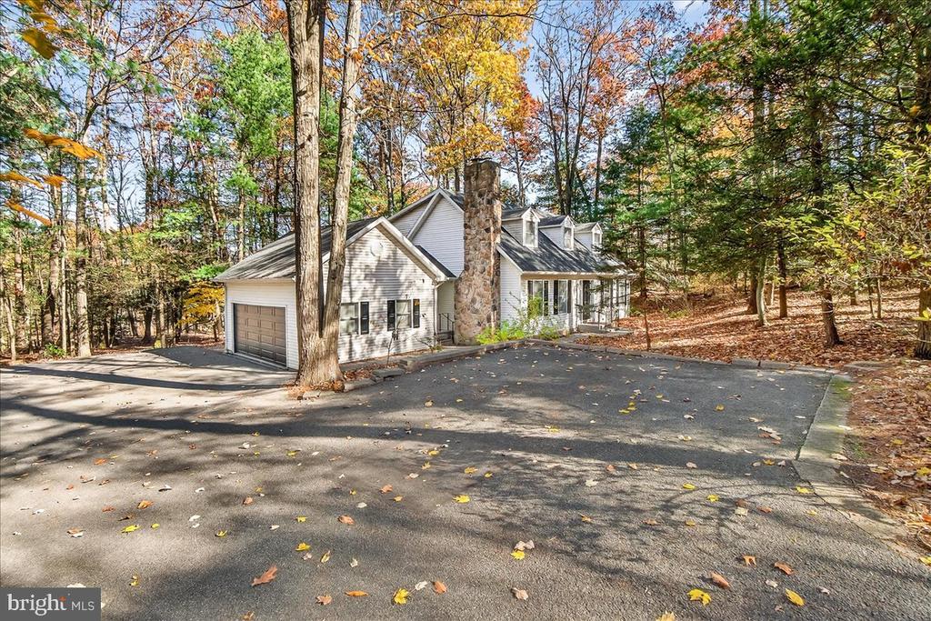 19 WHITE PINE DRIVE