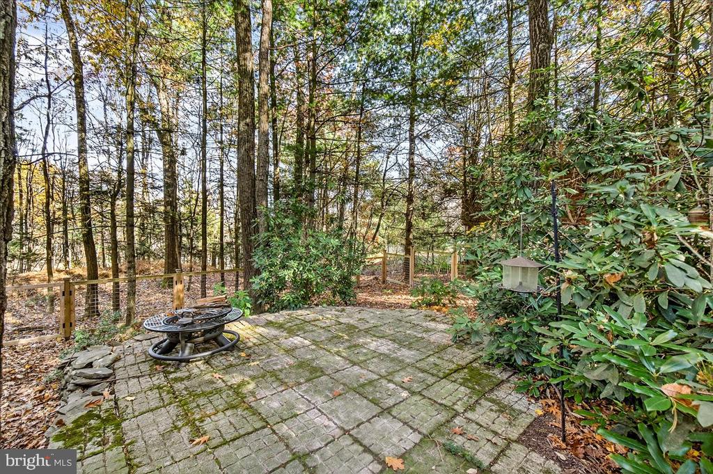 19 WHITE PINE DRIVE