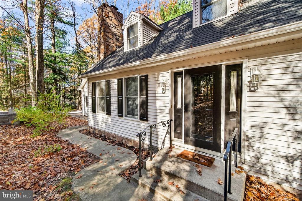 19 WHITE PINE DRIVE