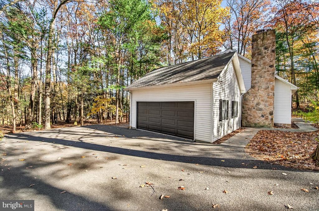 19 WHITE PINE DRIVE