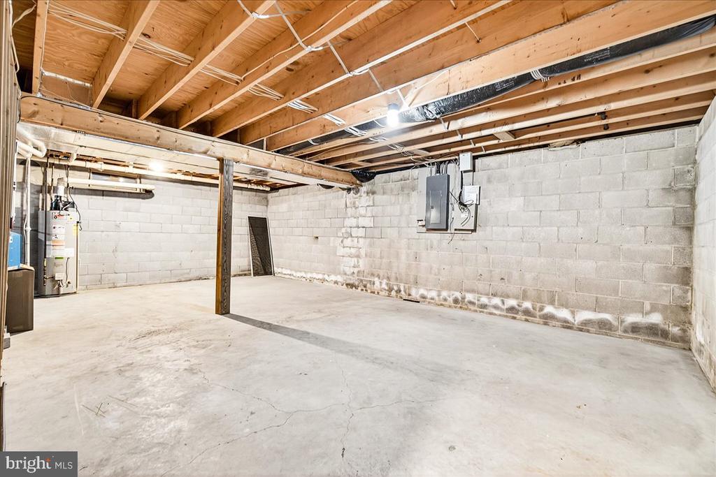 19 WHITE PINE DRIVE