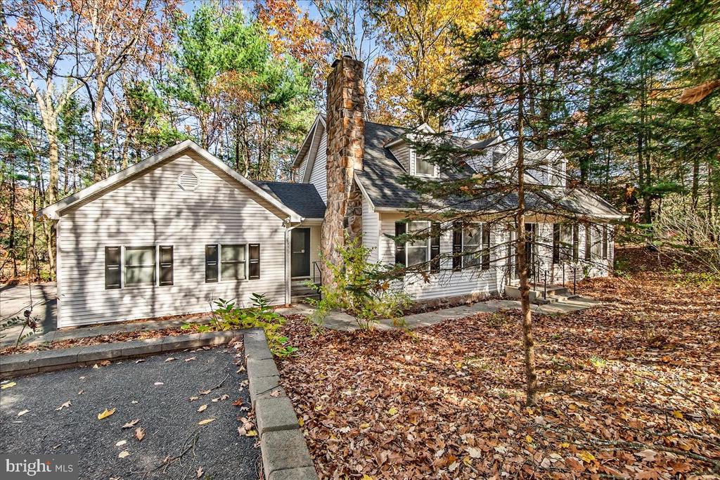 19 WHITE PINE DRIVE