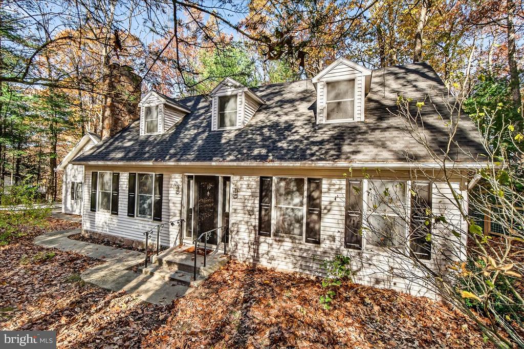 19 WHITE PINE DRIVE