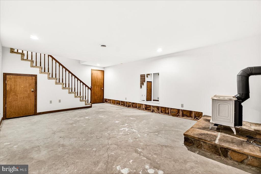 19 WHITE PINE DRIVE