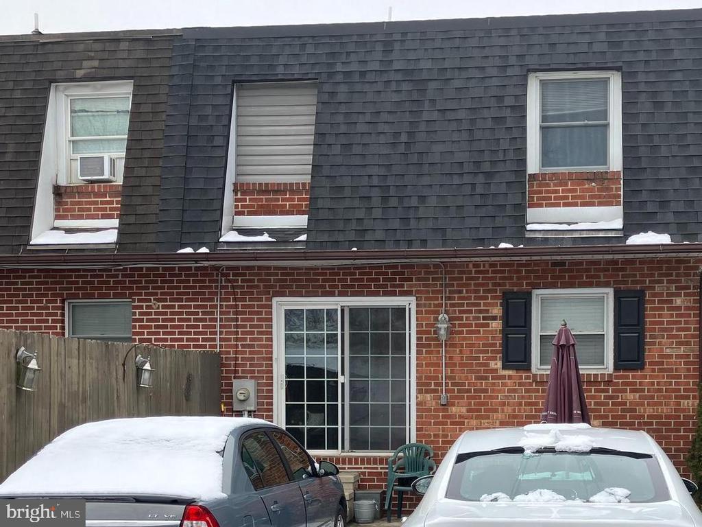 140 Meadowcreek Drive S #3