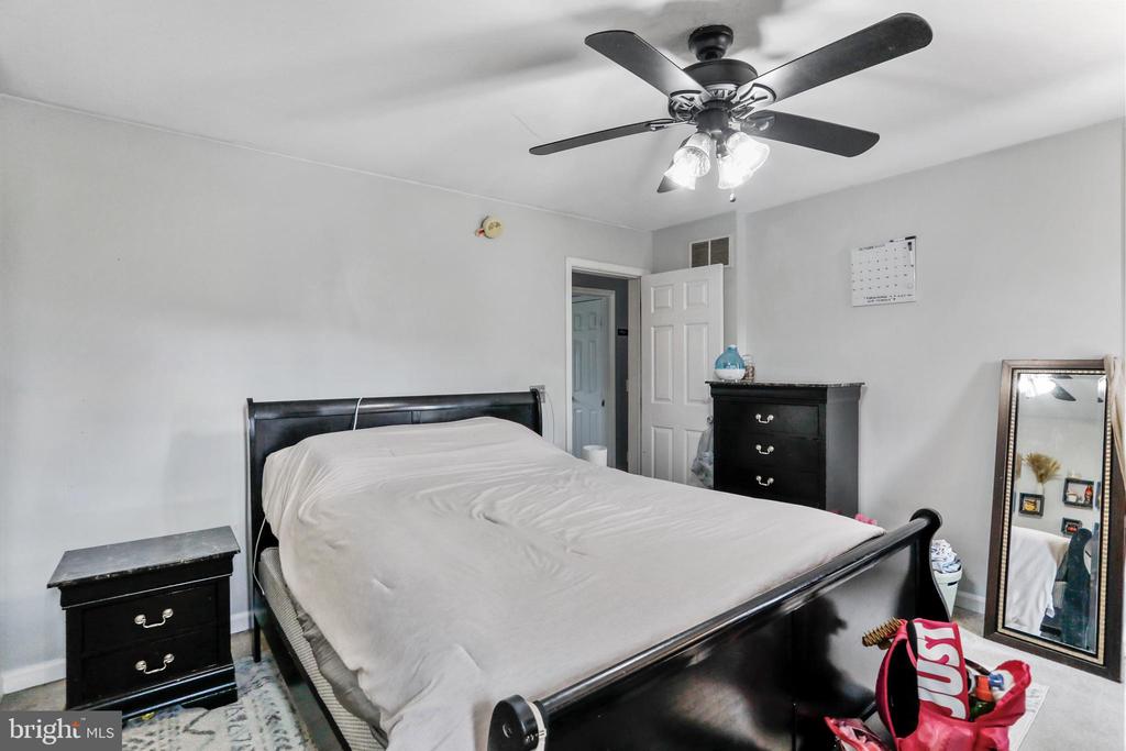 8779 KINGS ROAD