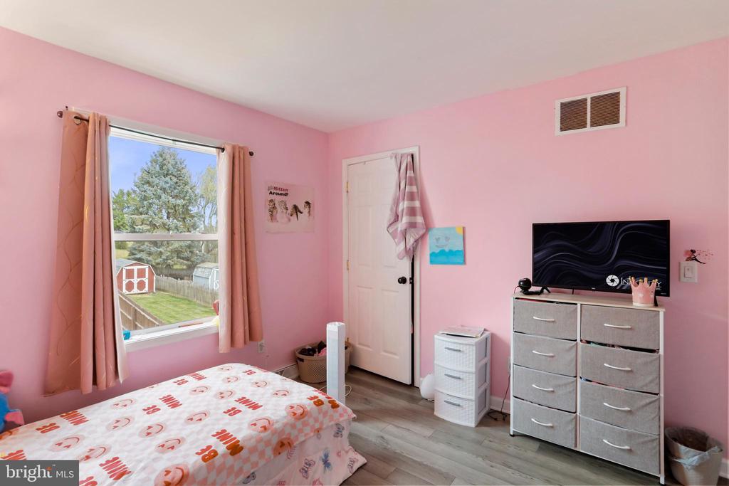 8779 KINGS ROAD