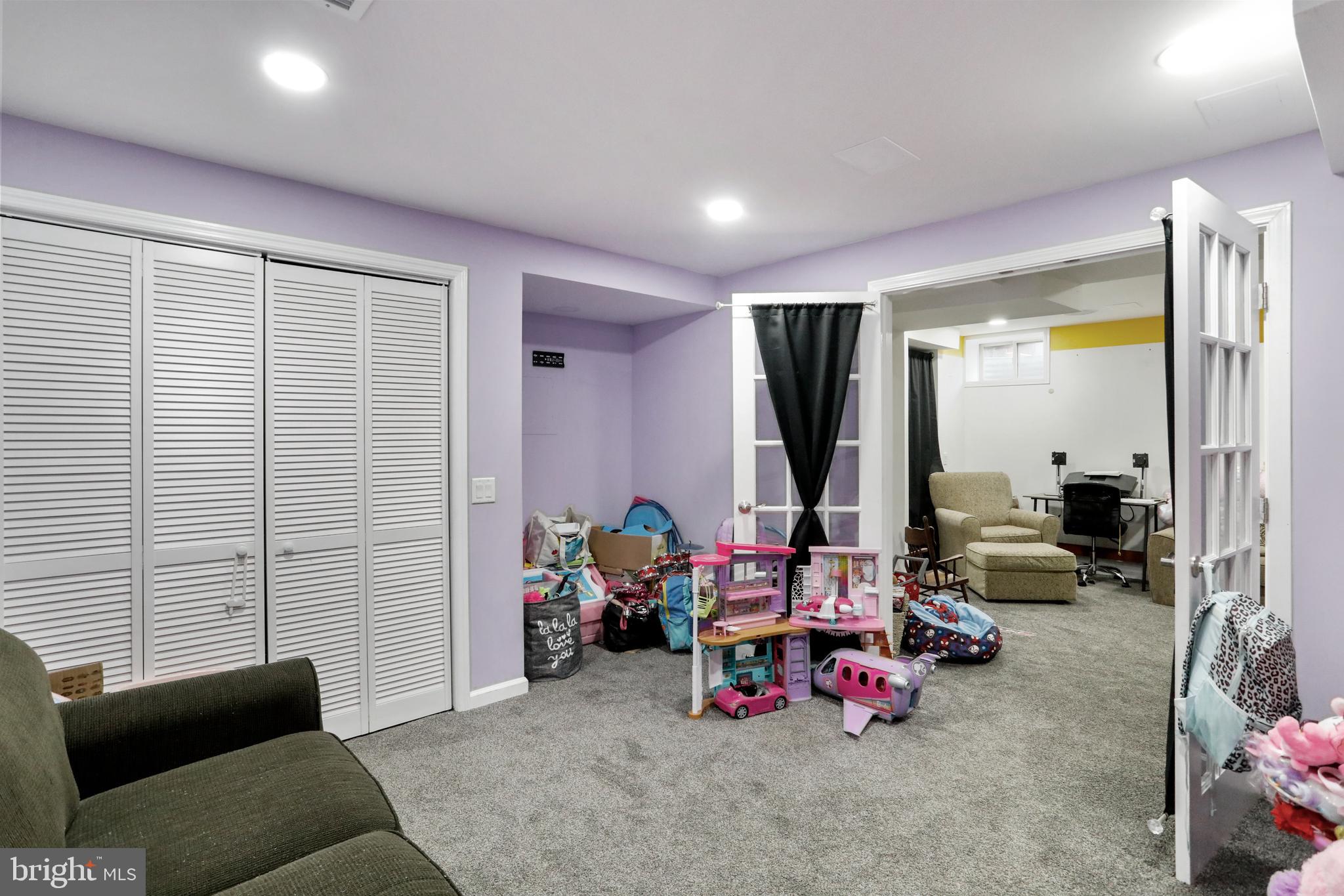 8779 KINGS ROAD