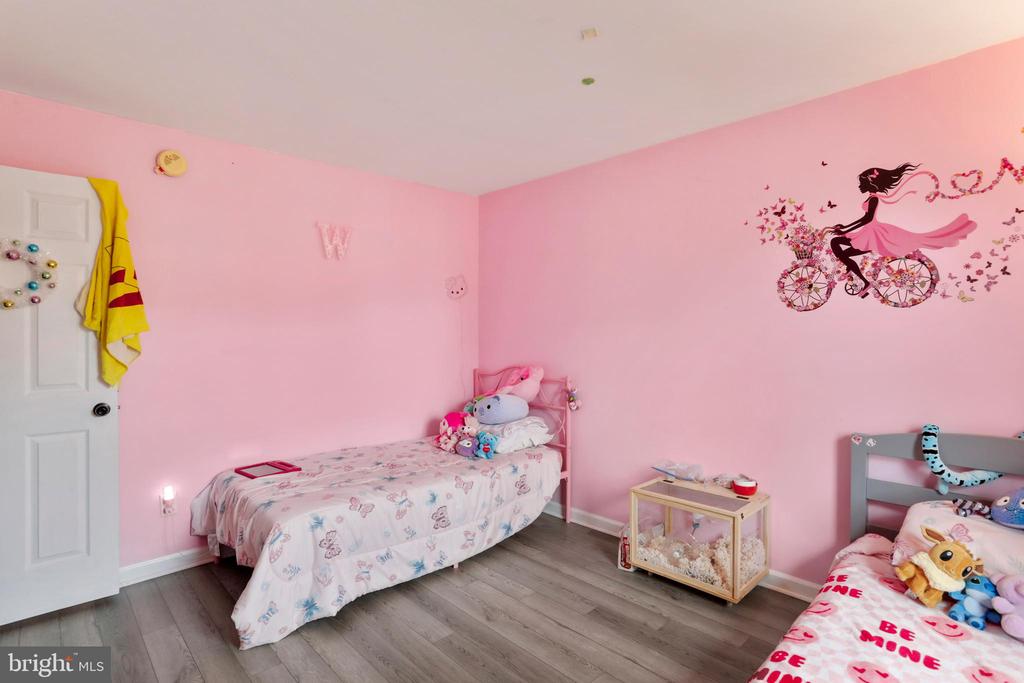 8779 KINGS ROAD