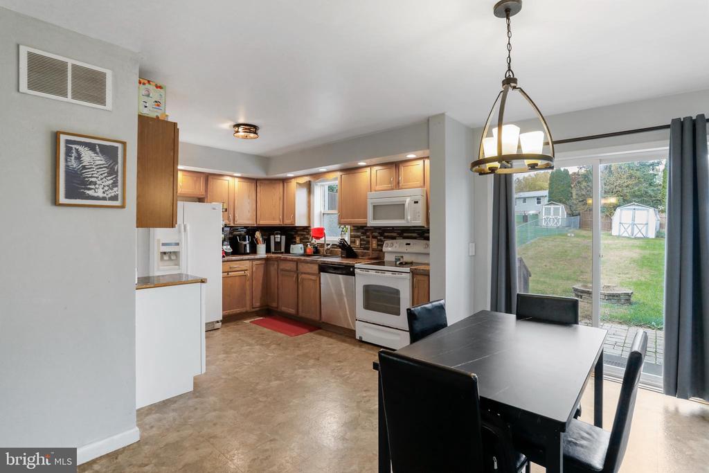 8779 KINGS ROAD