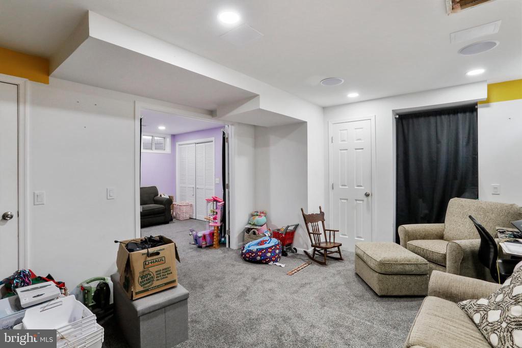 8779 KINGS ROAD