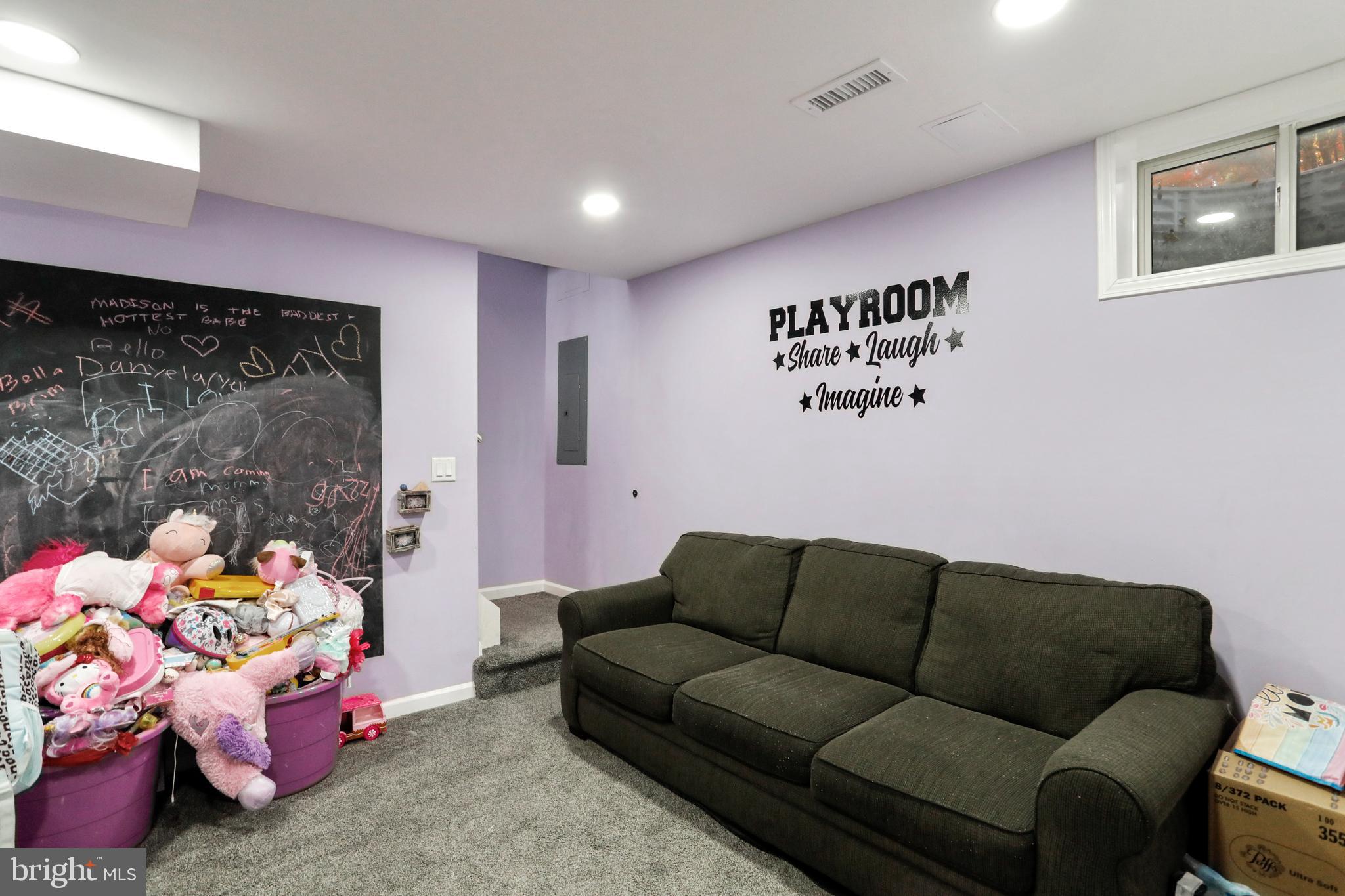 8779 KINGS ROAD
