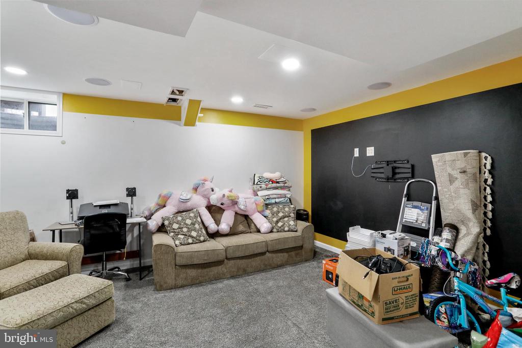 8779 KINGS ROAD