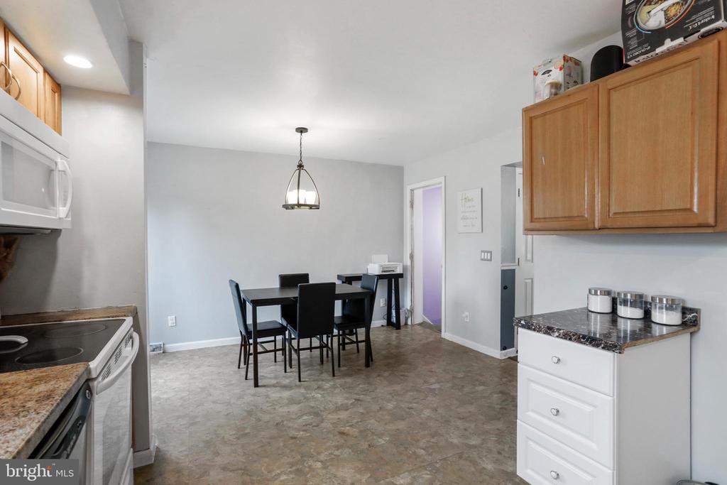 8779 KINGS ROAD