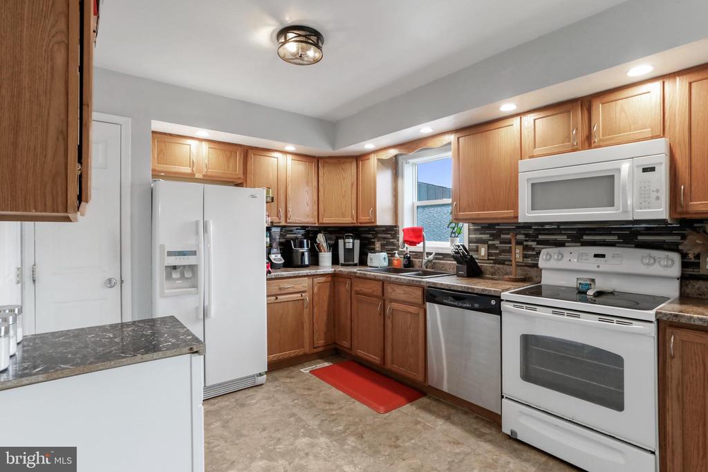 8779 KINGS ROAD