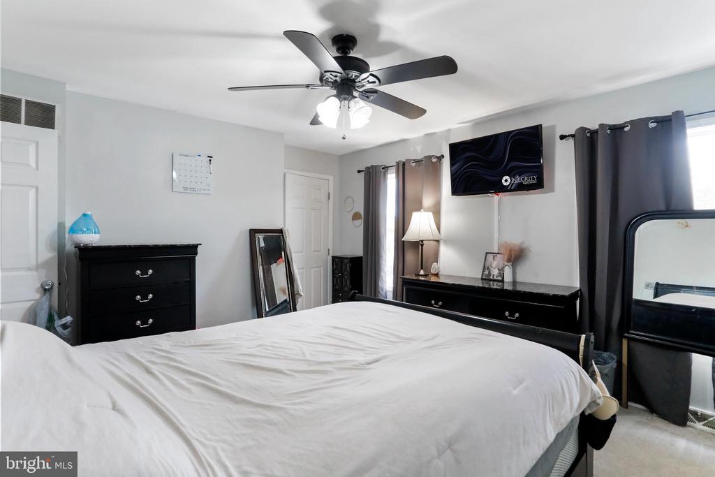 8779 KINGS ROAD