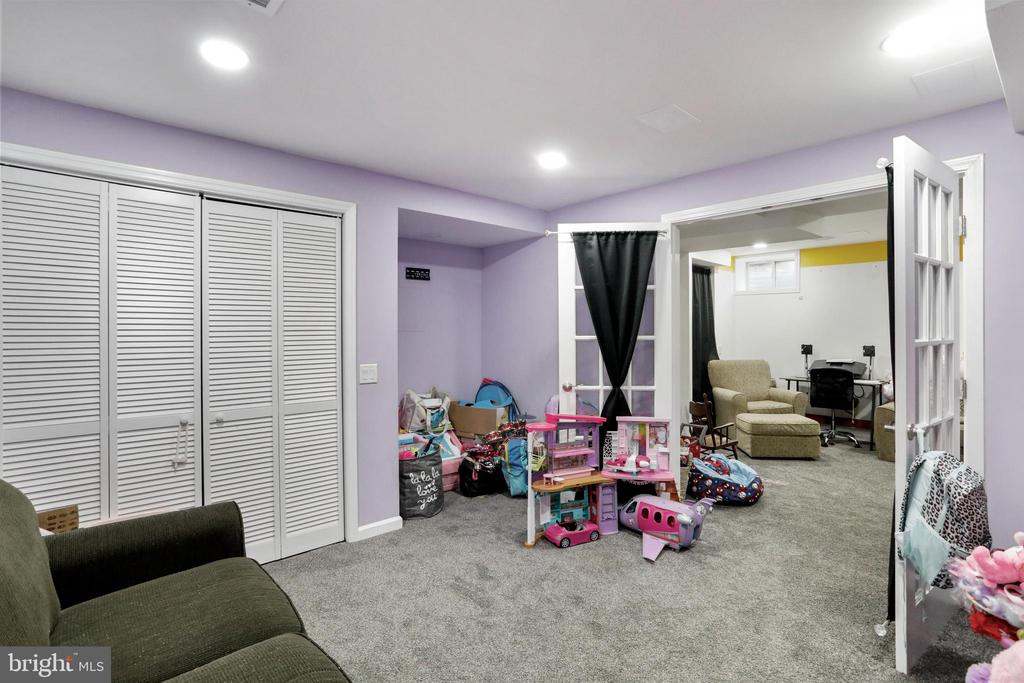 8779 KINGS ROAD