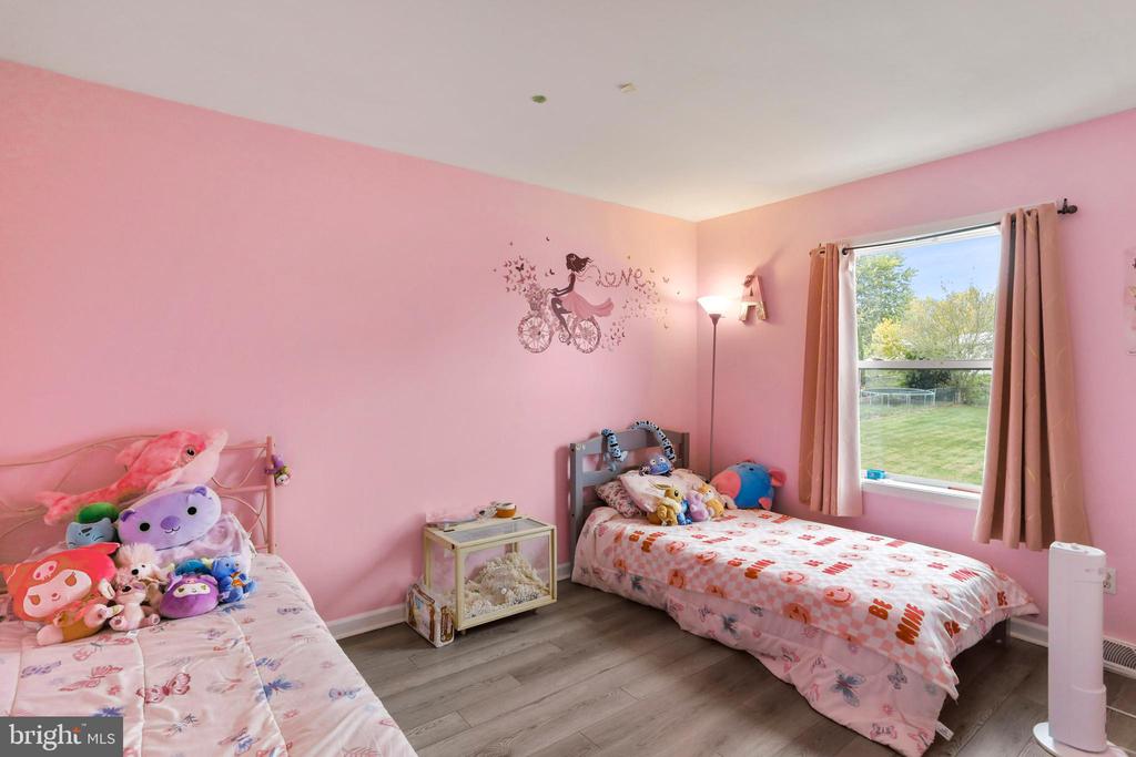 8779 KINGS ROAD