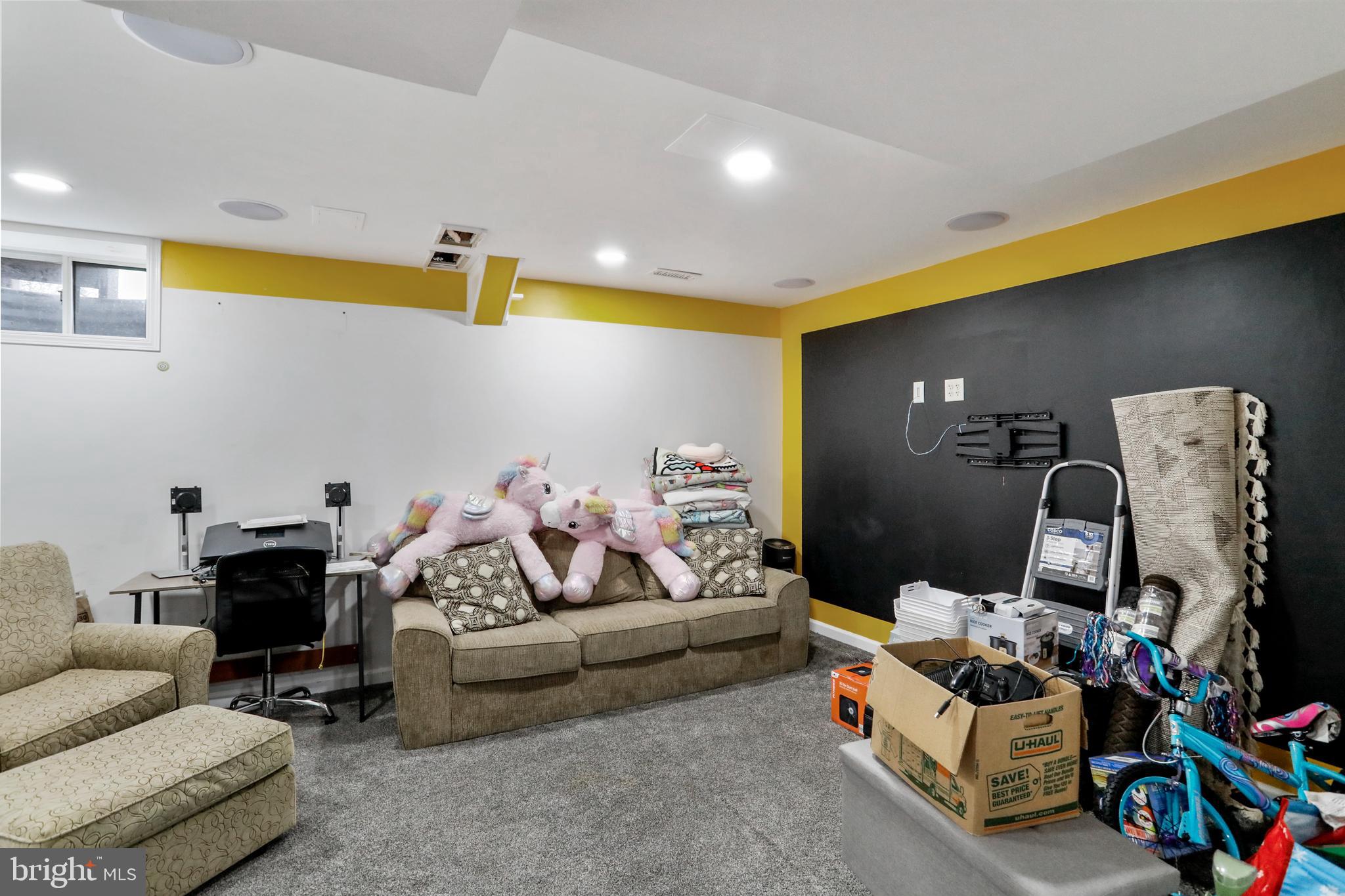 8779 KINGS ROAD