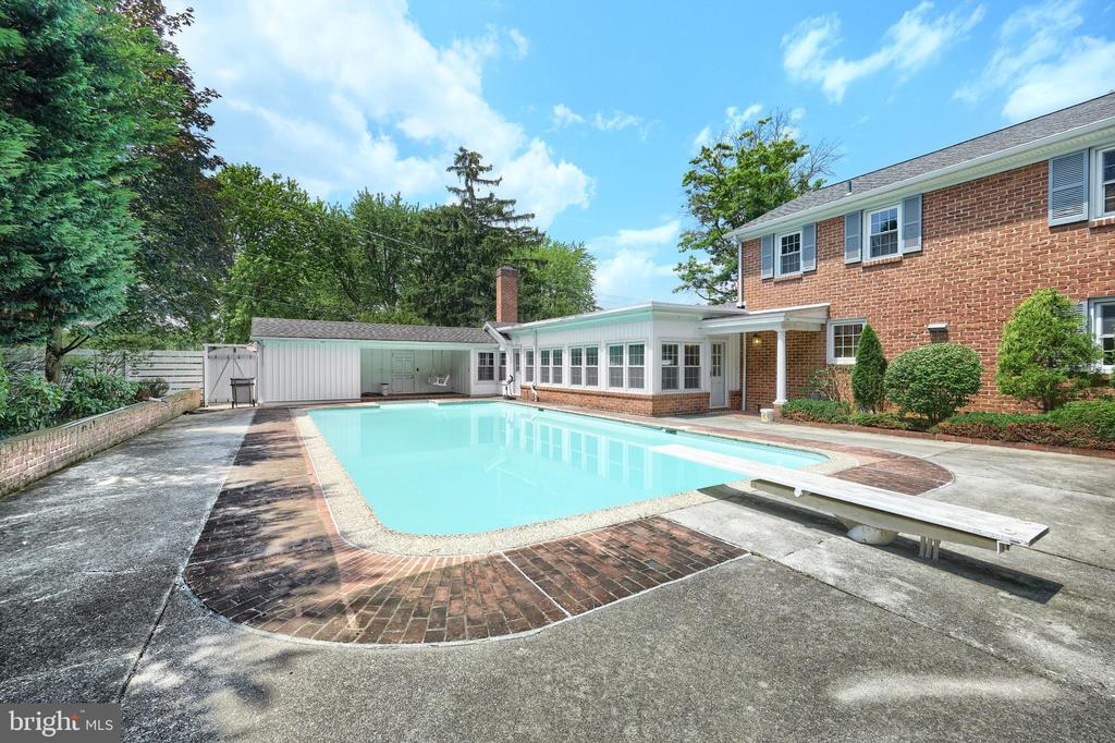 201 GRANT DRIVE