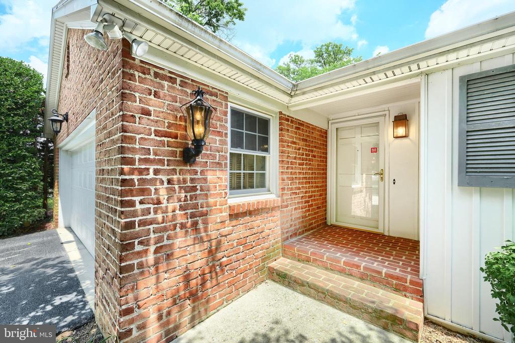 201 GRANT DRIVE