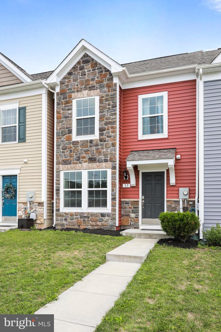 13 Darien Dr