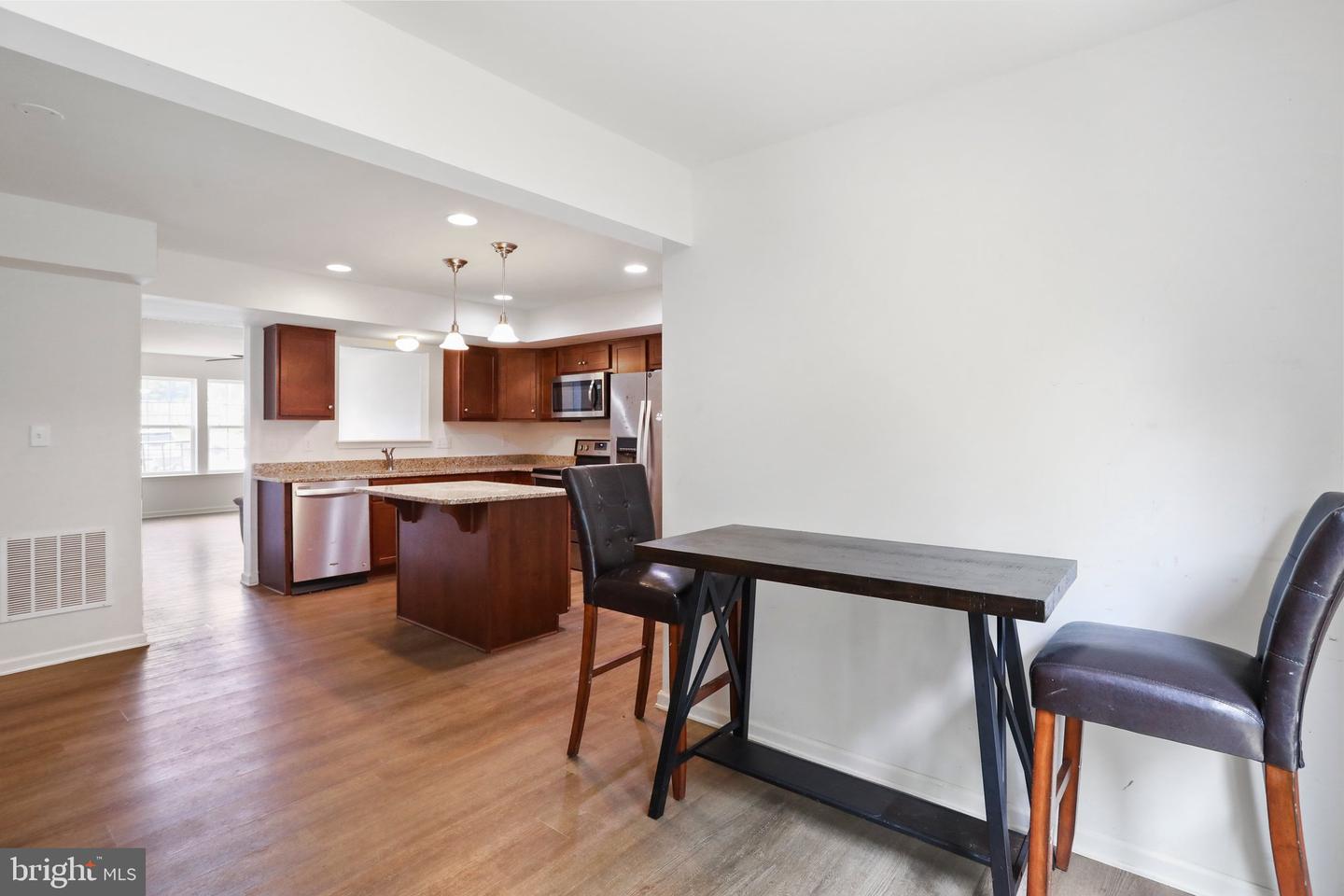 13 Darien Dr