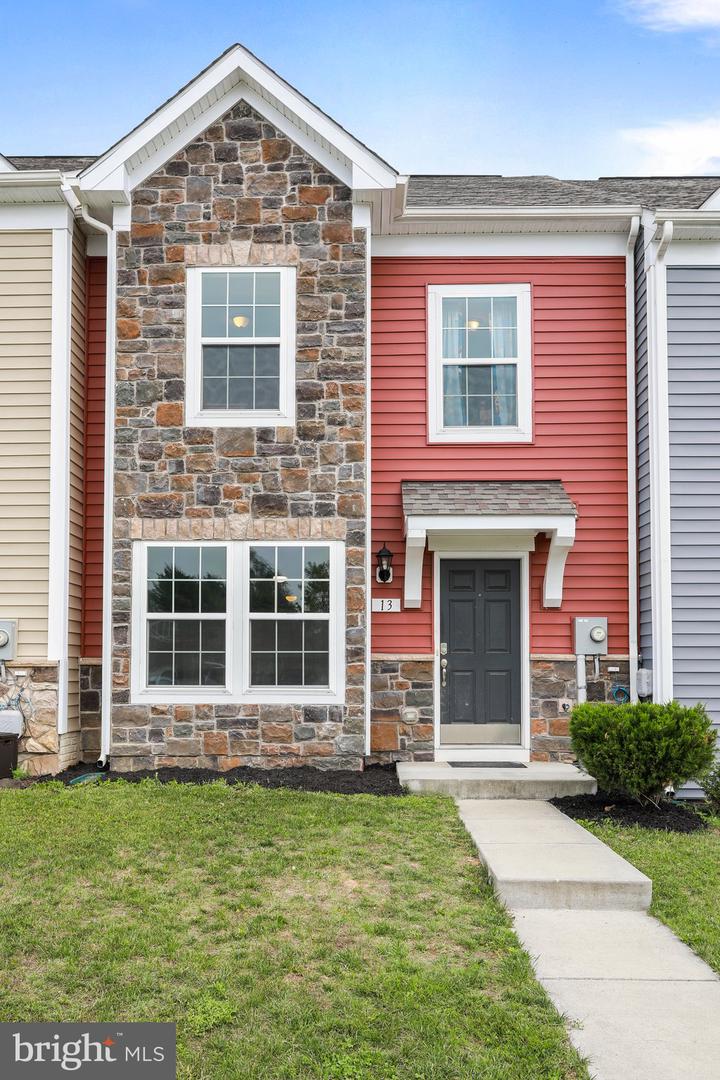13 Darien Dr