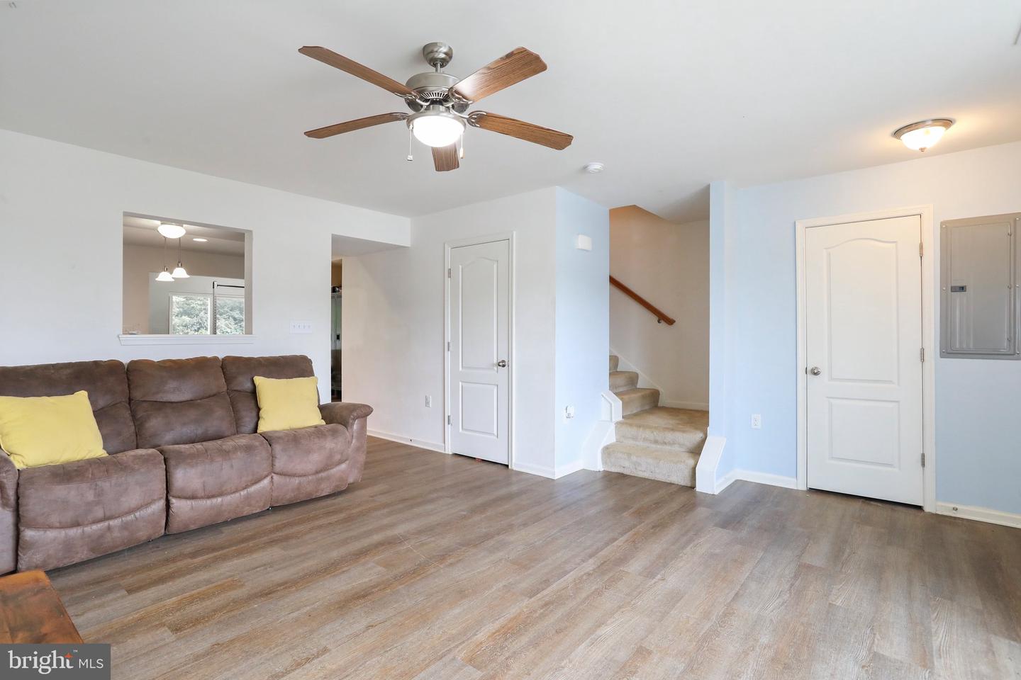 13 Darien Dr