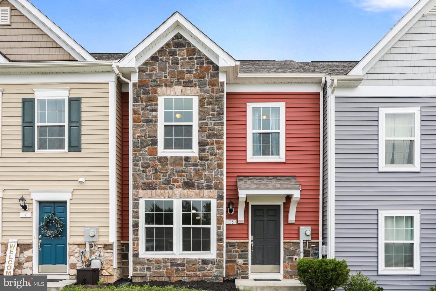 13 Darien Dr