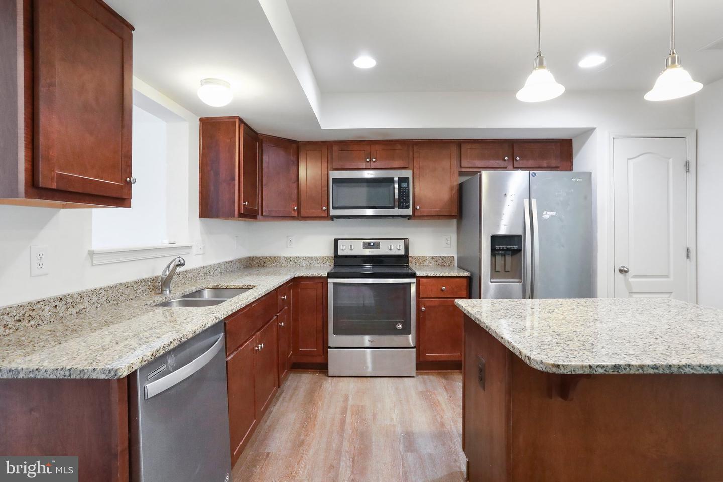 13 Darien Dr
