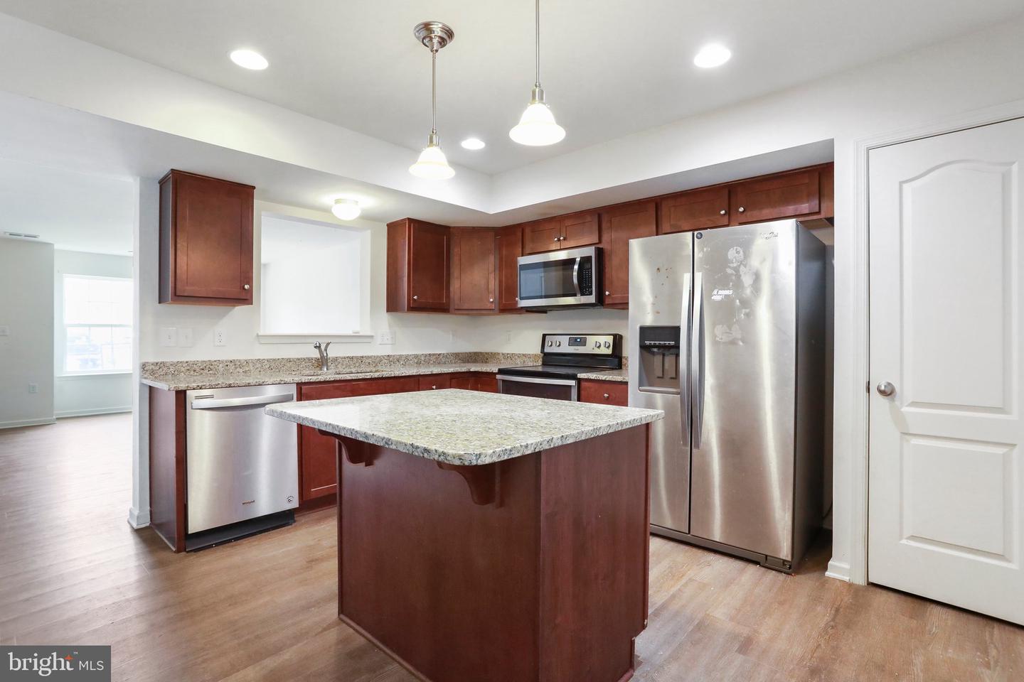 13 Darien Dr