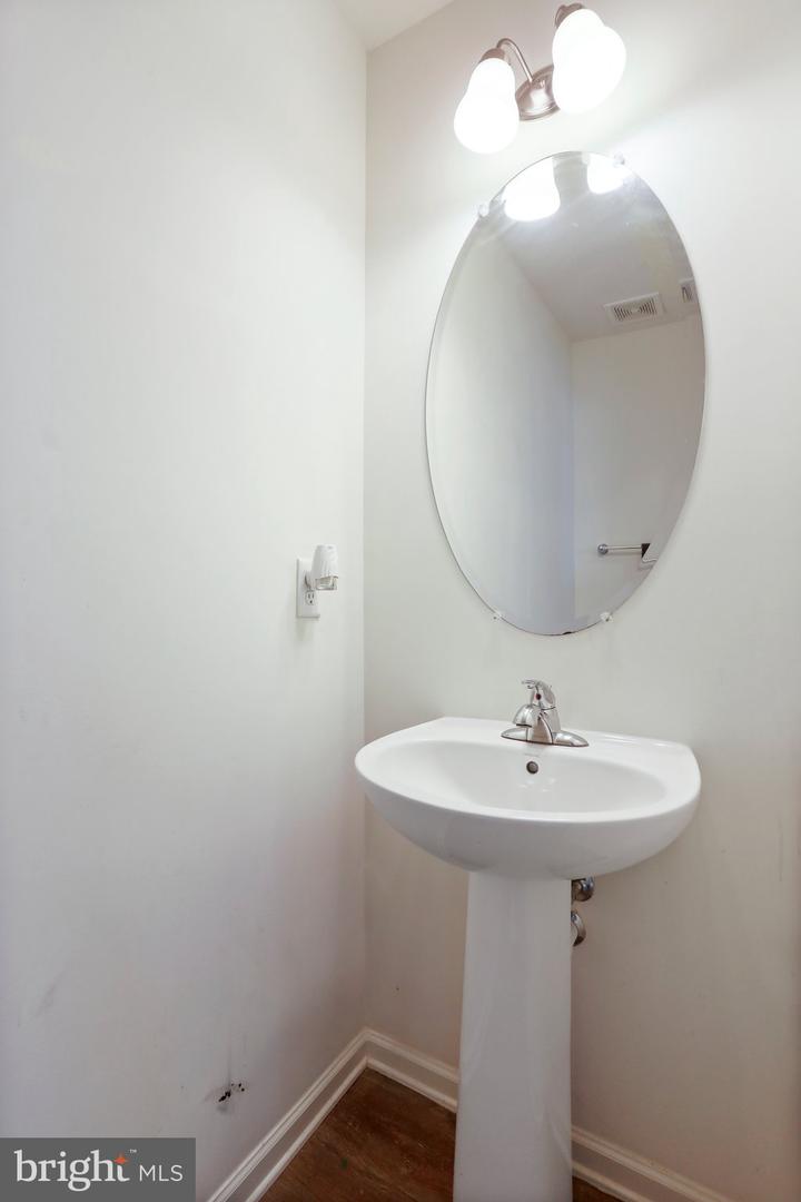 13 Darien Dr