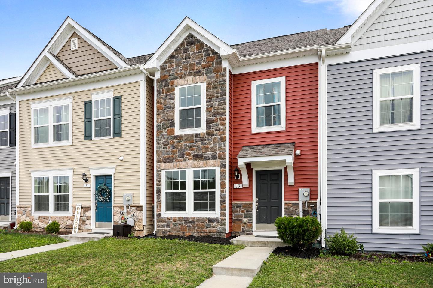 13 Darien Dr