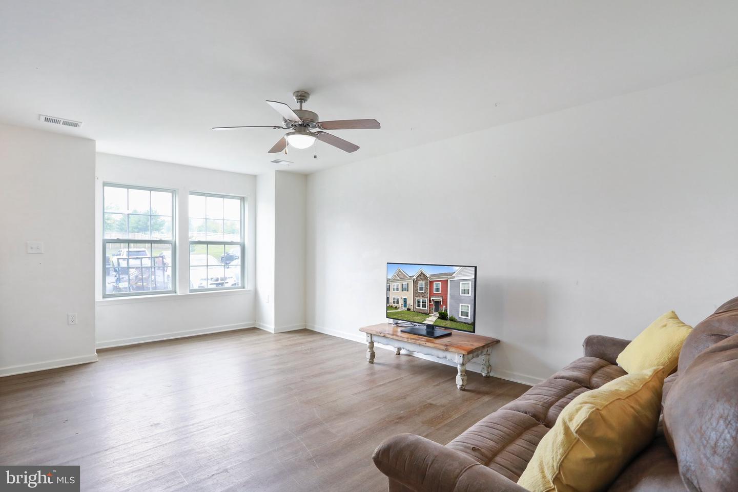 13 Darien Dr