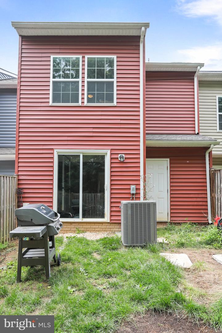 13 Darien Dr
