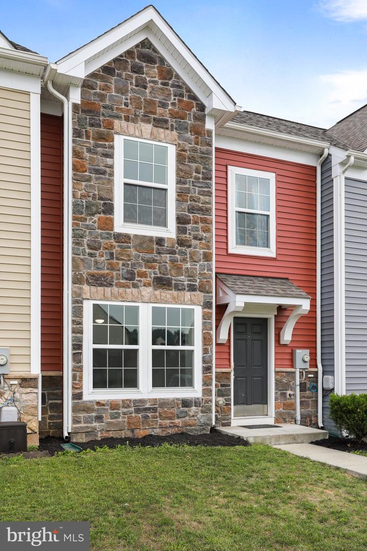 13 Darien Dr