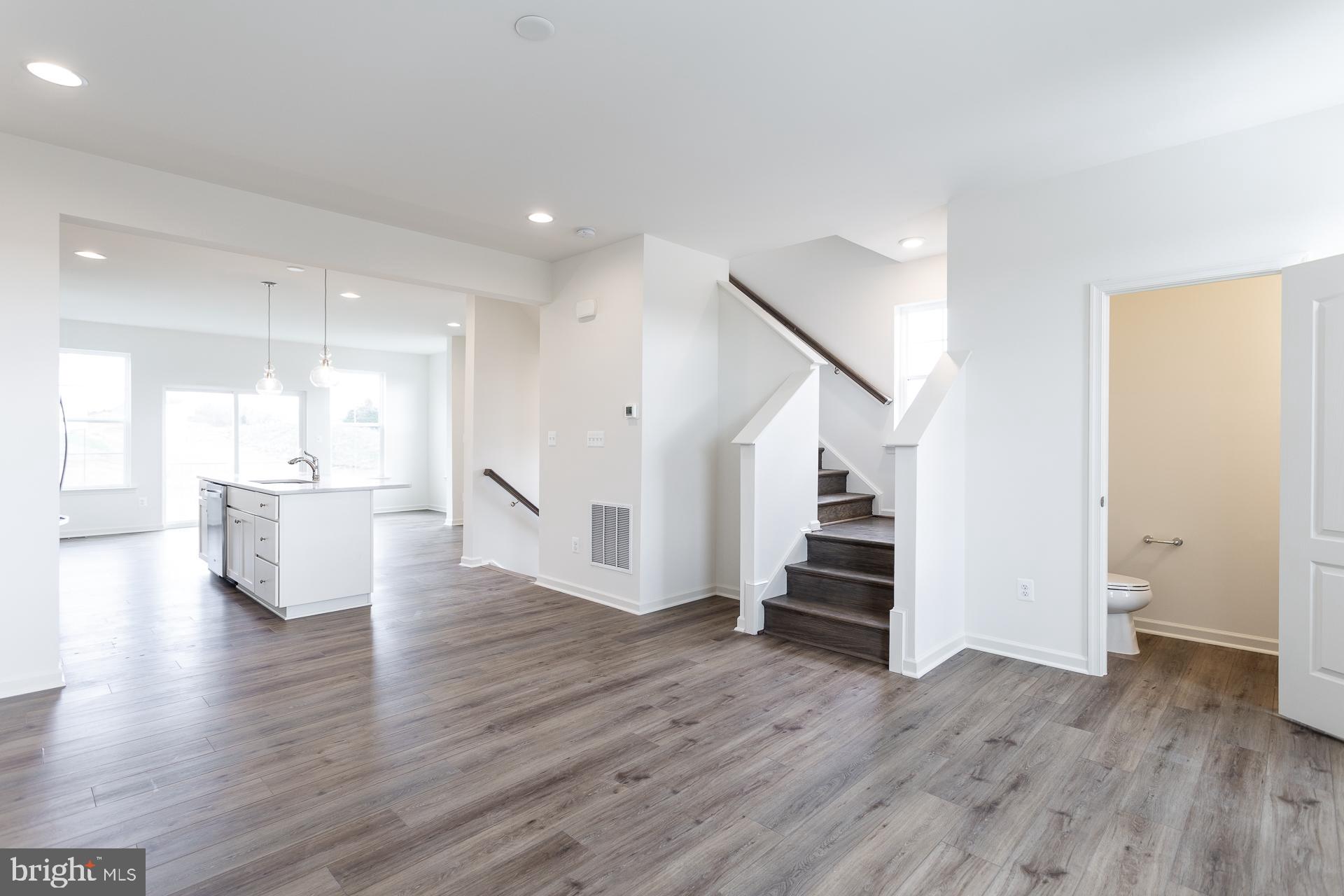 237 Hillsdale Pl