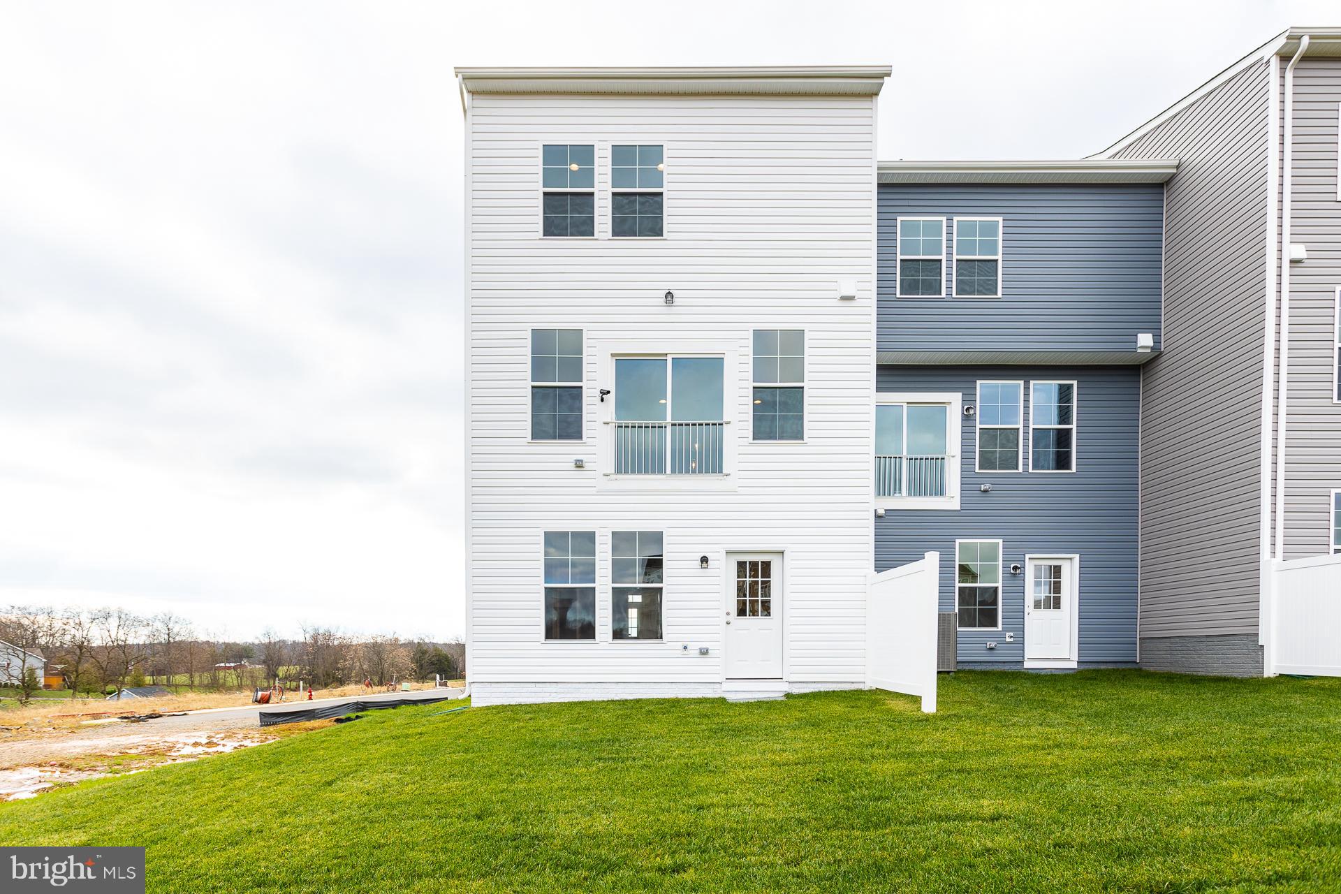 237 Hillsdale Pl