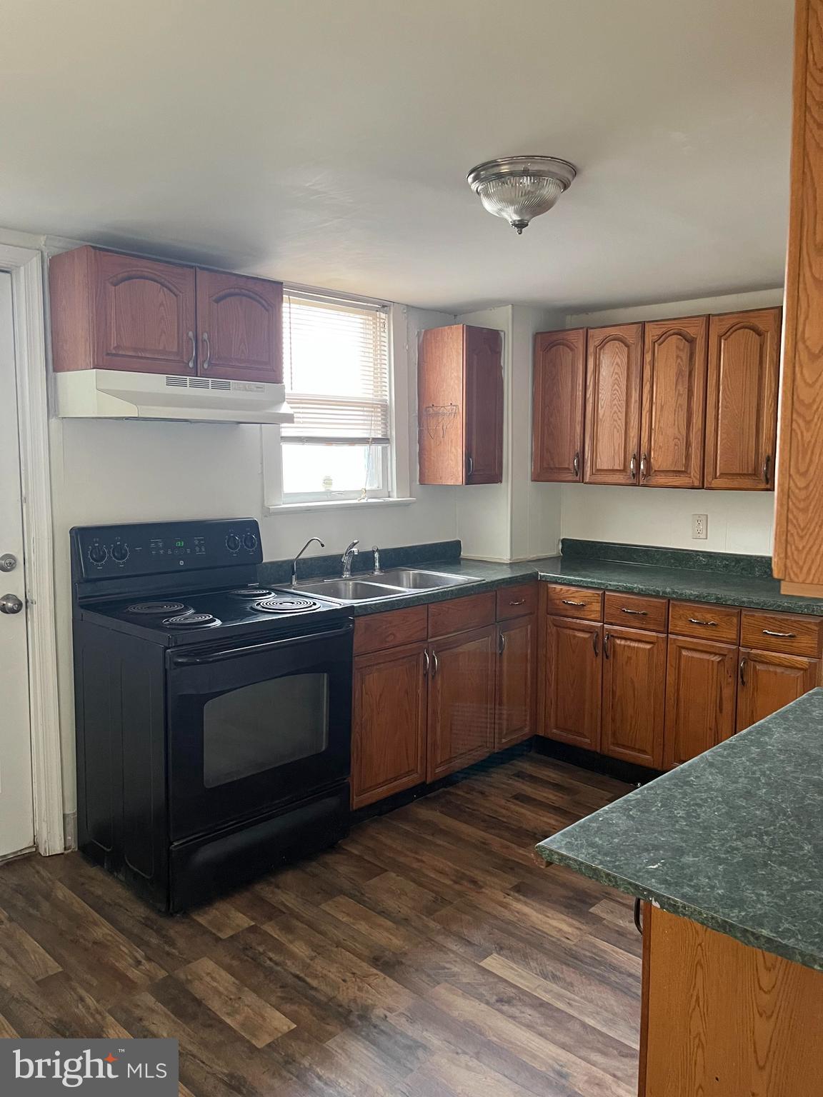 127 E South