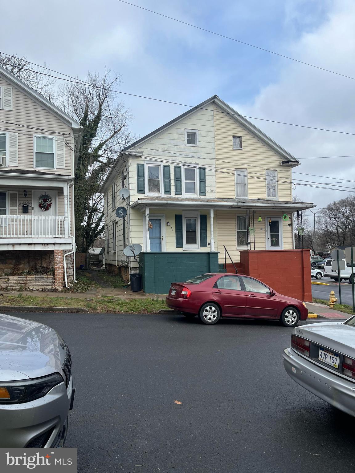 127 E South