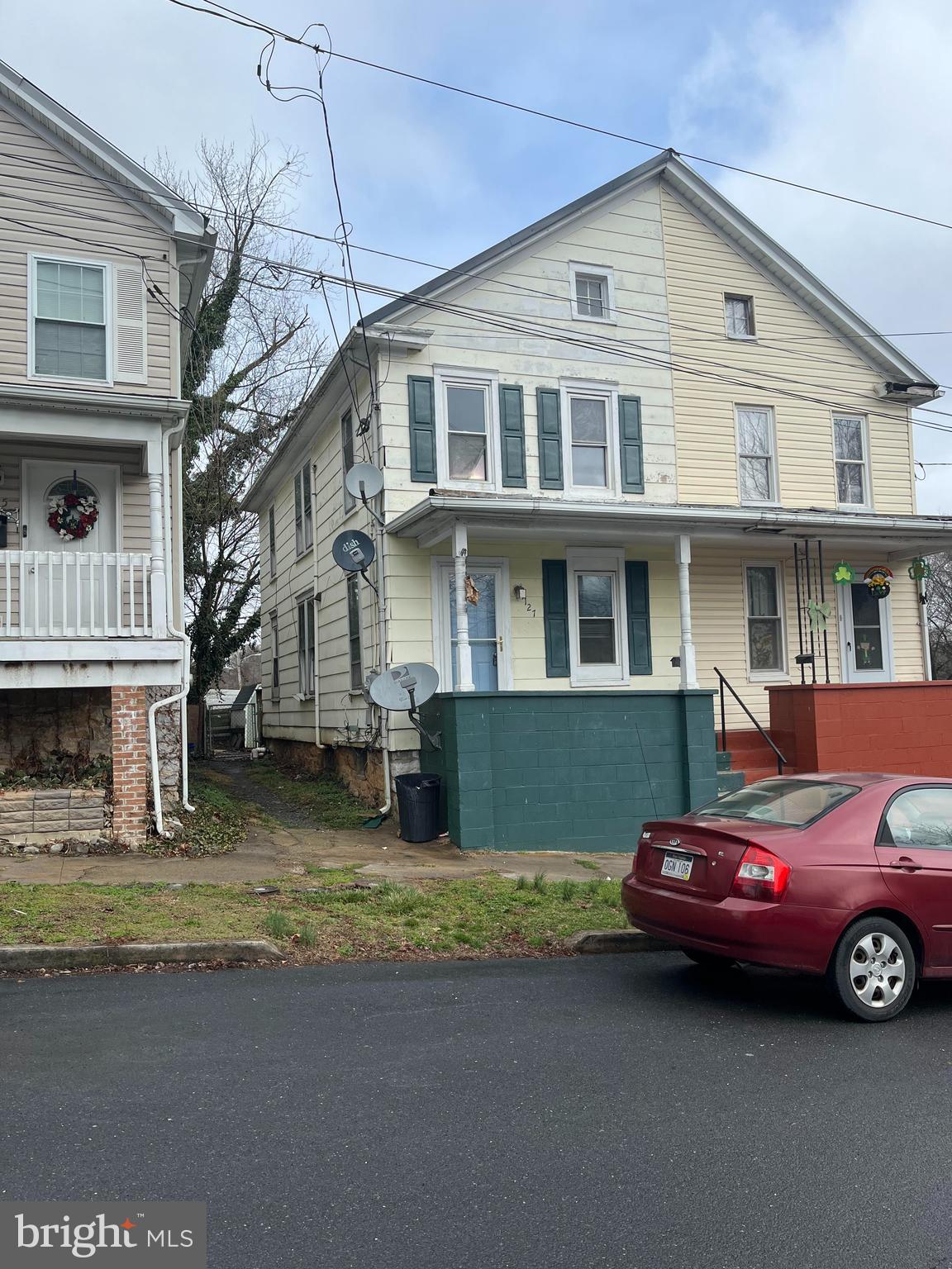 127 E South